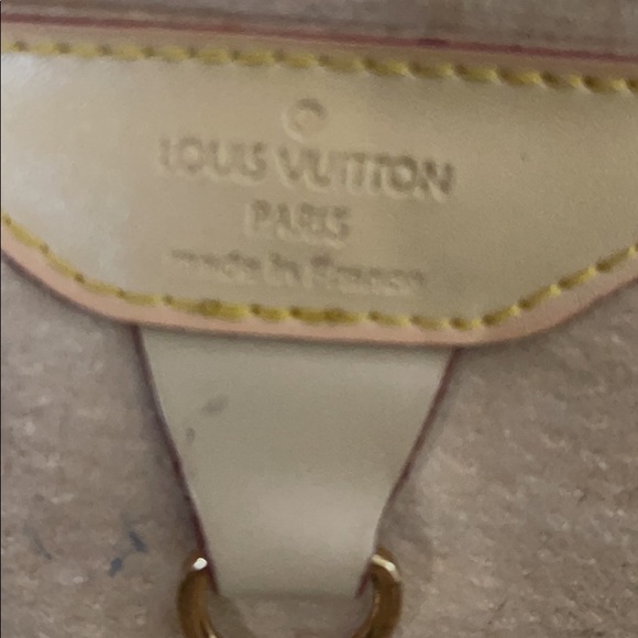 Louis Vuitton - Picture 2 of 3